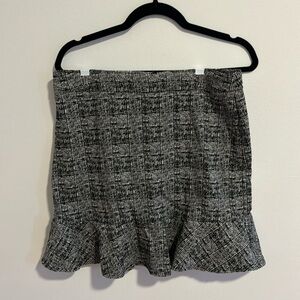 DONATING SOON - Black and white banana republic skirt